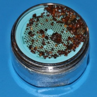 Auslaufsieb - nahezu kalkfrei aber verunreinigt